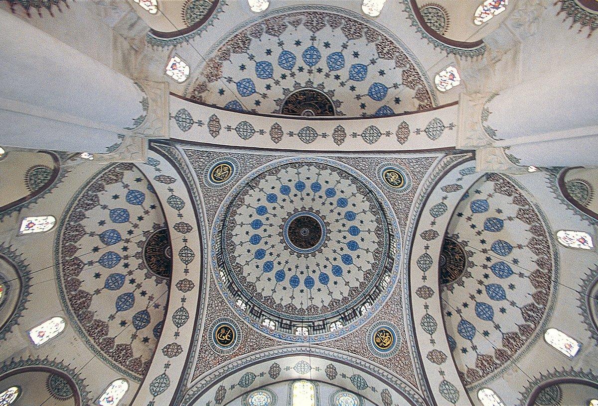 Mihrimah Sultan Camii’nin harim örtüsünü teşkil eden kubbe sisteminin içten görünüşü