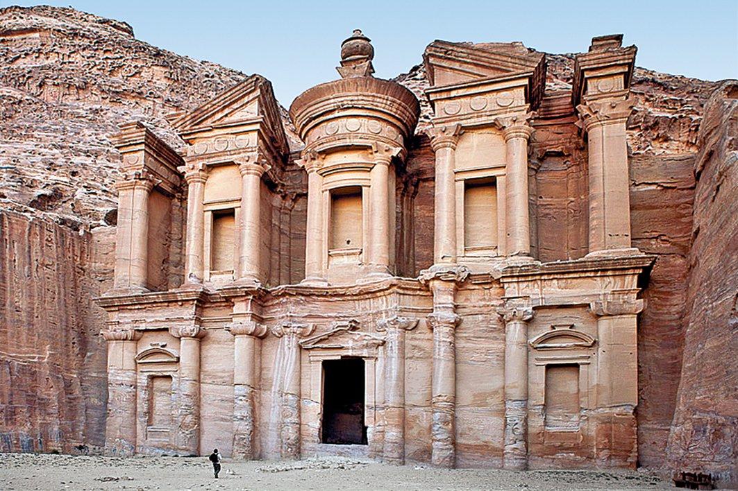 Petra’da kaya mezarları