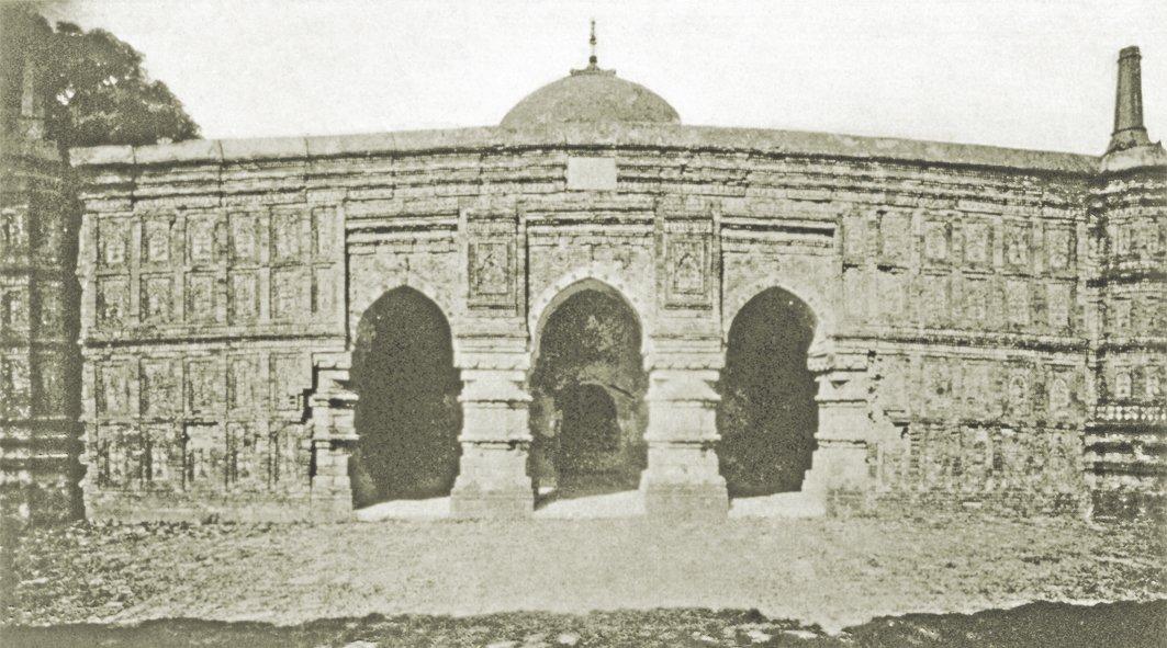 1530 tarihli Kadem Resul Camii – Gavr/Hindistan