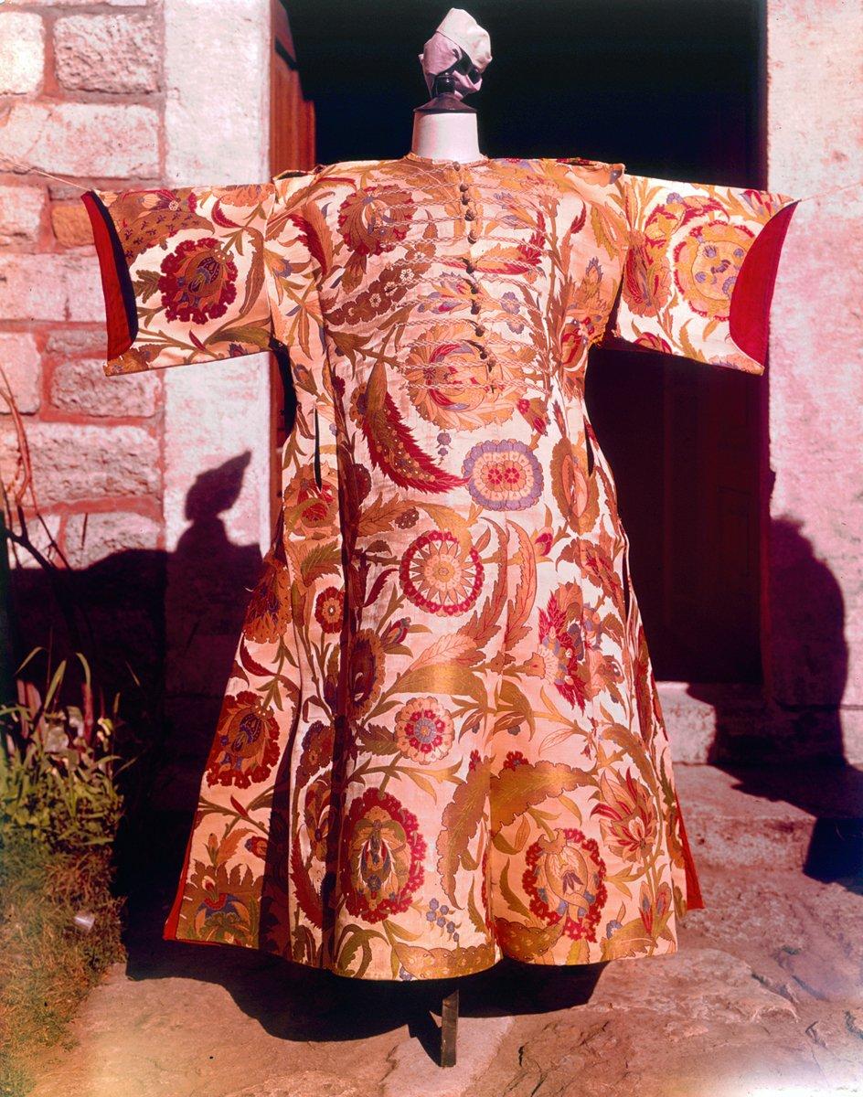 XVI. yüzyılın ikinci yarısına ait gülistânî ipek kaftan (TSM, Envanter nr. 13/529)