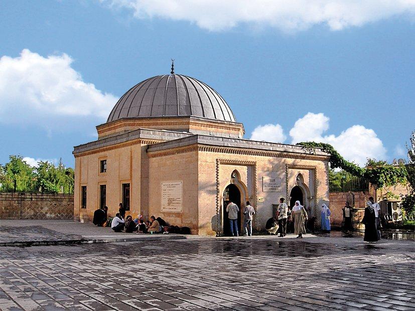 Veysel Karanî’nin makam-türbesi
