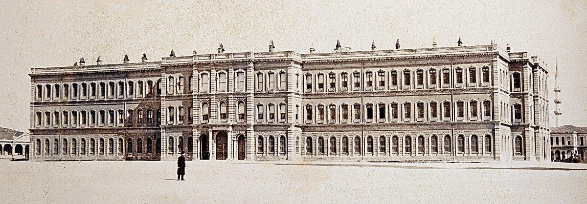 Bâb-ı Seraskerî’nin (Harbiye Nezâreti) XIX. yüzyıl sonuna ait bir fotoğrafı (İÜ Ktp., Albüm, nr. 90475)