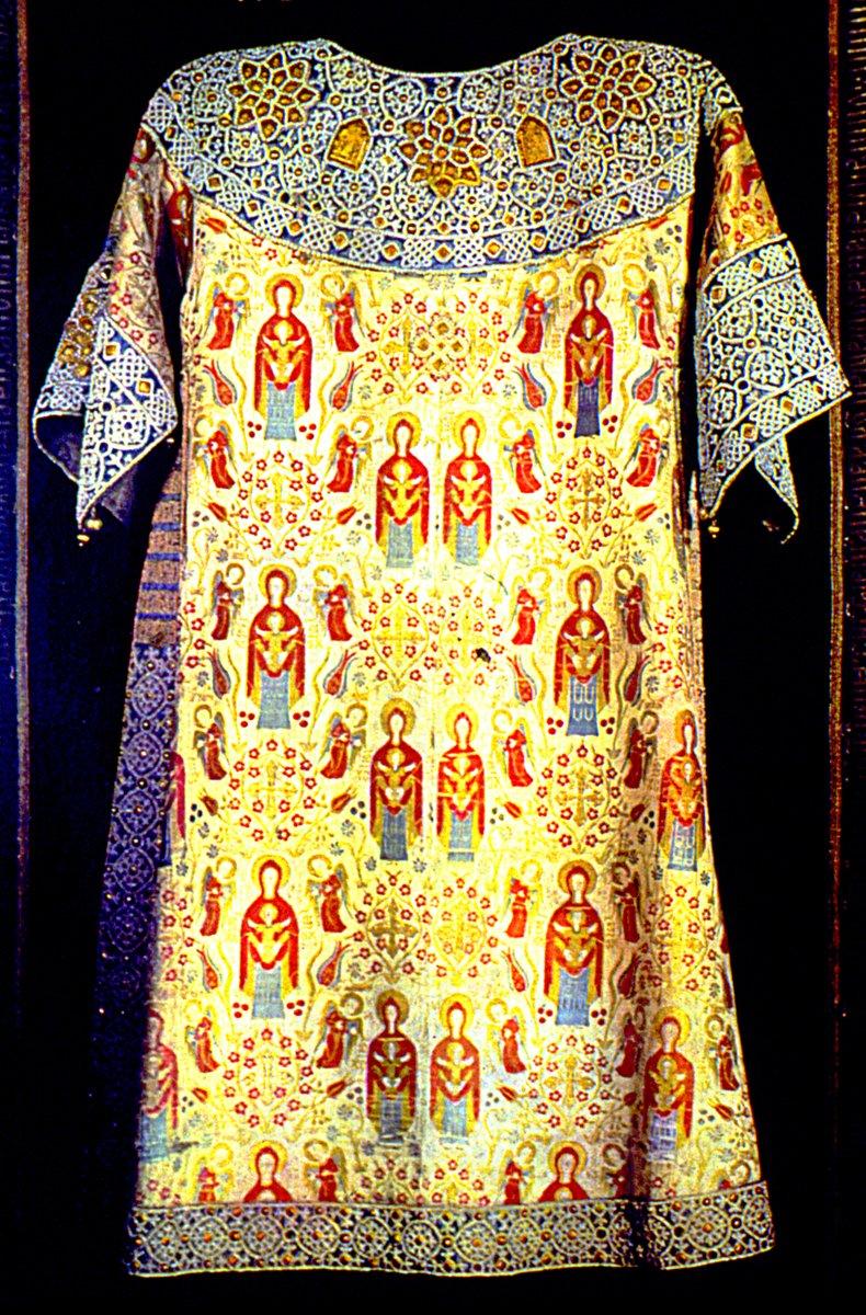 XVI. yüzyıl Moskova Metropolitanı Dionysius’un dinî kıyafeti (State Armoury in the Moscow Kremlin, Moscow 1969, rs. 74)