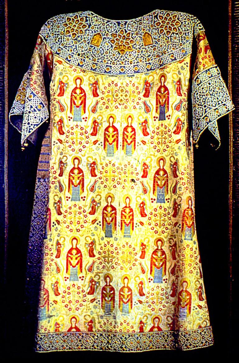 XVI. yüzyıl Moskova Metropolitanı Dionysius’un dinî kıyafeti (State Armoury in the Moscow Kremlin, Moscow 1969, rs. 74)