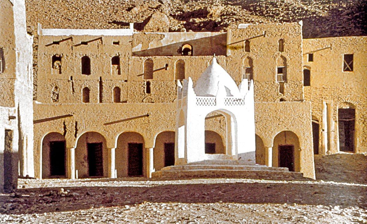 Berehût vadisinde Hz. Hûd’a nisbet edilen türbe – Yemen