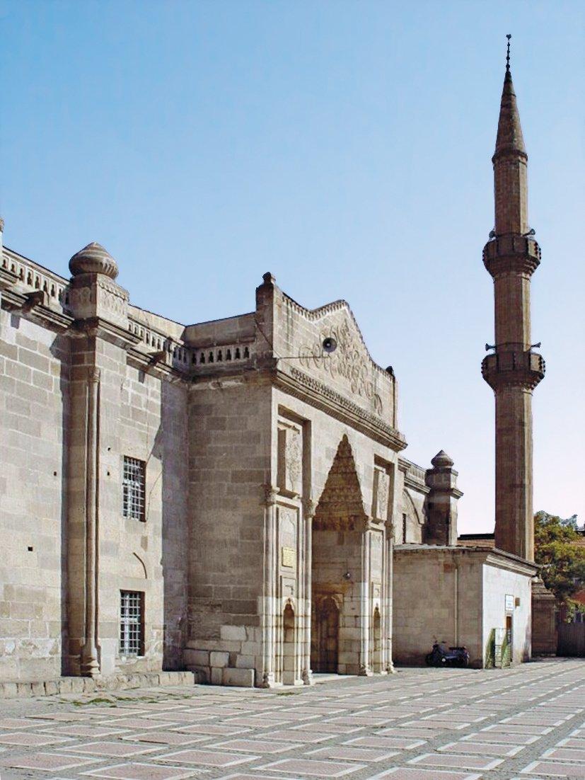 Aksaray Ulucamii’nin ön cephesi