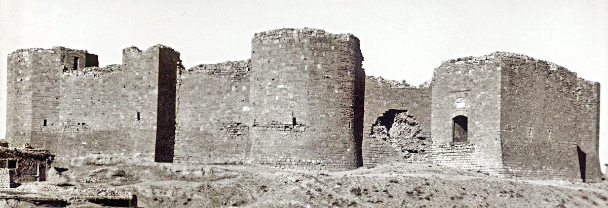 Karaman Kalesi’nin beden duvarı ve burçlarından bir bölüm