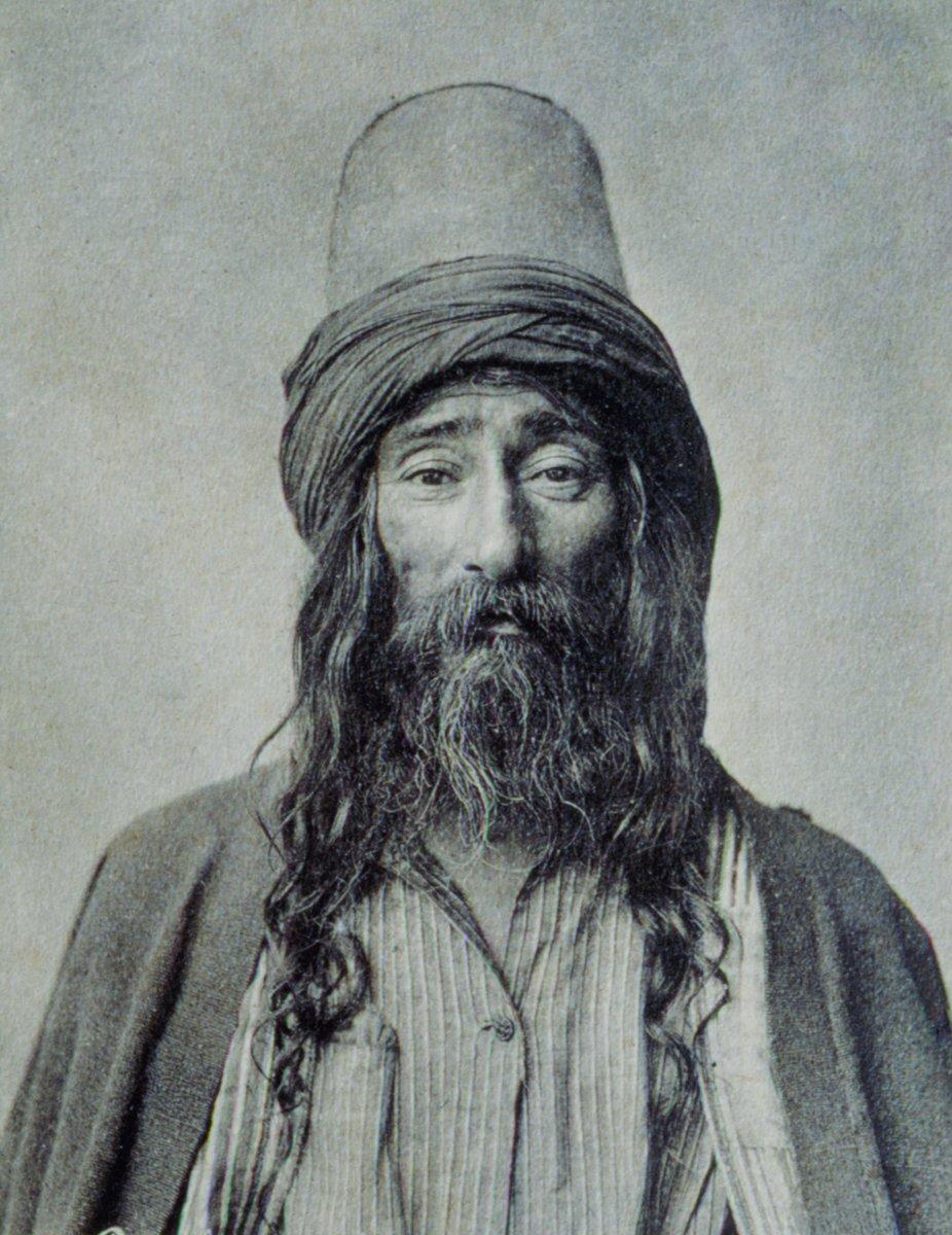 XIX. yüzyılda basılmış İstanbul kartpostallarında bir derviş tipi (İstanbul Belediyesi Atatürk Kitaplığı Kartpostal Arşivi)