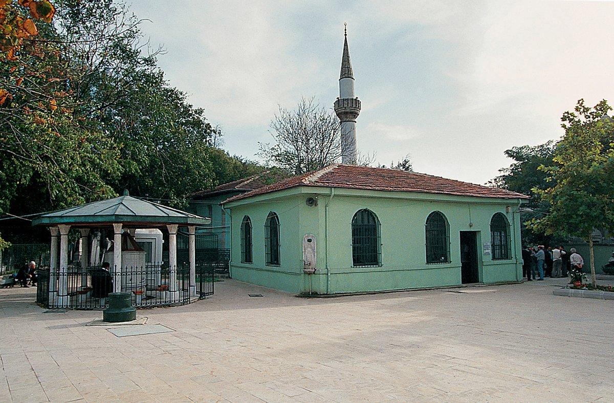 Merkez Efendi Külliyesi’nin türbesi, şadırvanı ve kuyusu