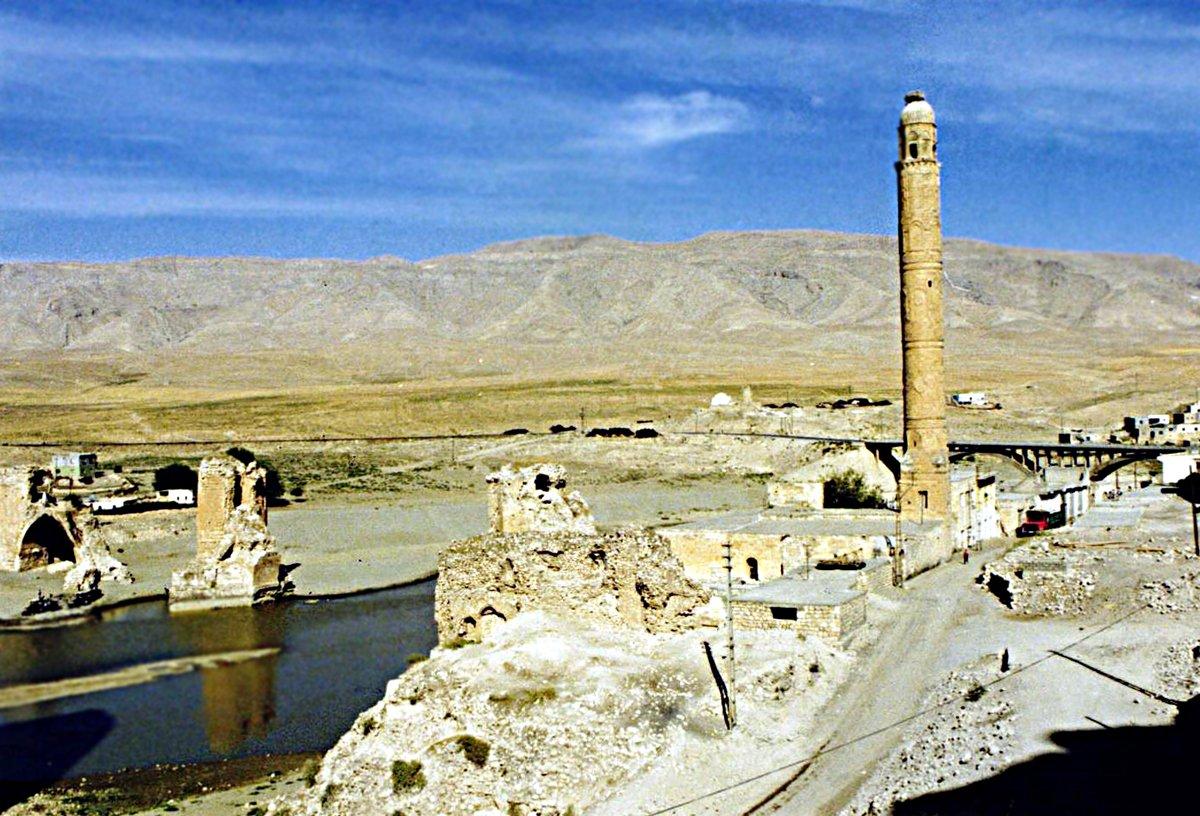 Dicle Köprüsü’nün ayakları ve Rızk Camii – Hasankeyf/Batman