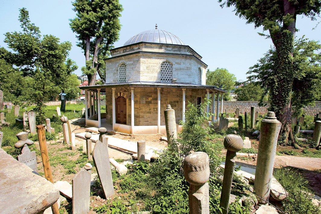 Piyâle Paşa Türbesi ve hazîresi