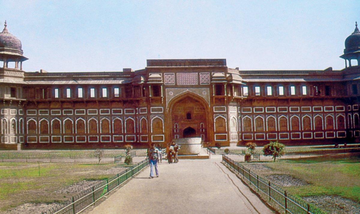 Tipik bir Bâbürlü eseri olan Cihangir’in 1610 tarihli yazlık sarayı – Agra/Hindistan