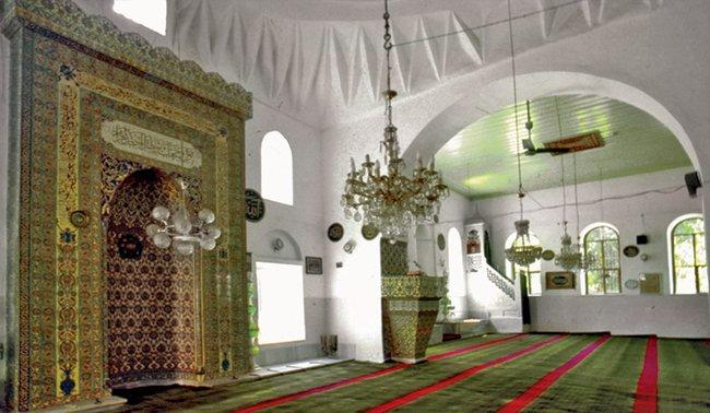 Geyikli Baba Camii’nin içinden bir görünüş