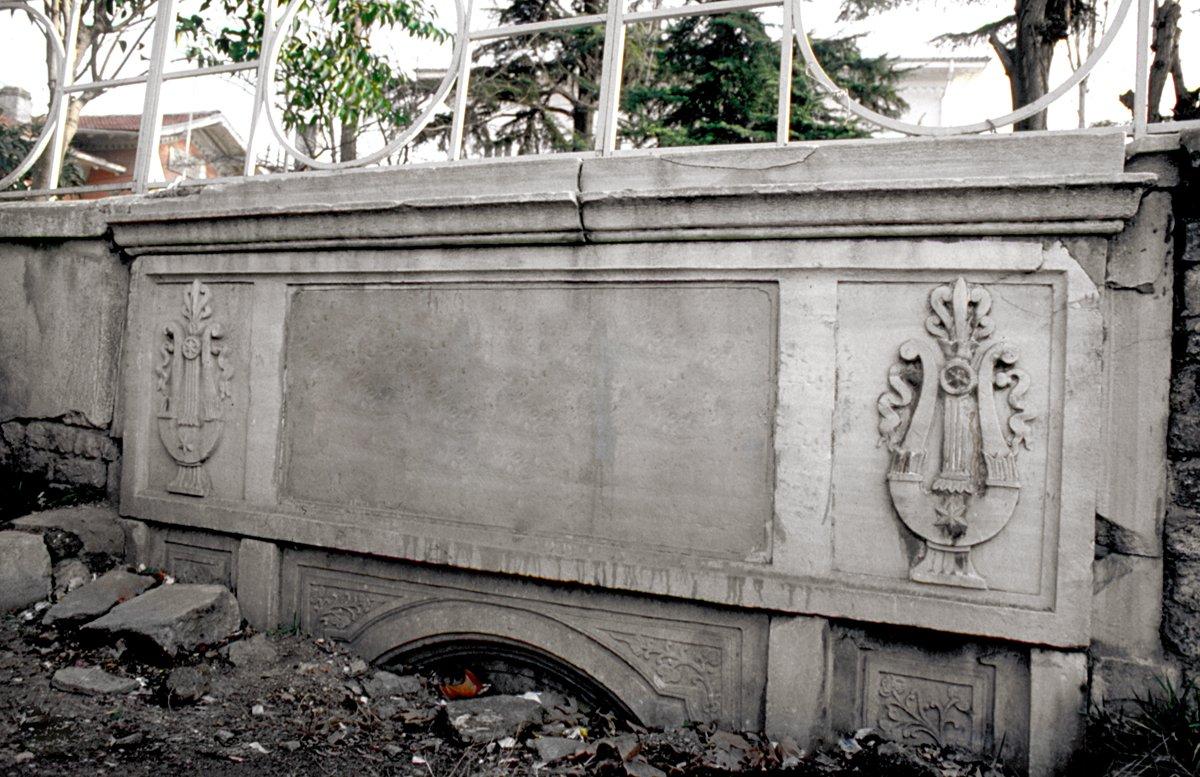 Haydarpaşa’daki Hâlid Ağa Çeşmesi’nin toprak üstünde kalan kısmı – Kadıköy/İstanbul