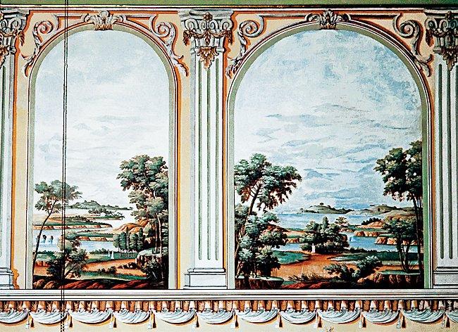 Topkapı Sarayı’nın Harem bölümünün duvarlarındaki empire üslûbunda manzara resimleri