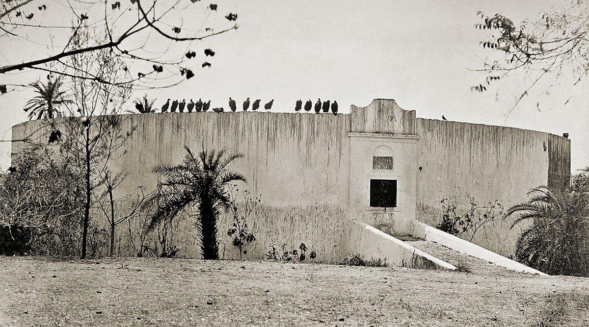 Bombay Kalesi’nin XX. yüzyıl başında çekilmiş bir fotoğrafı (İÜ Ktp., Albüm, nr. 91360)