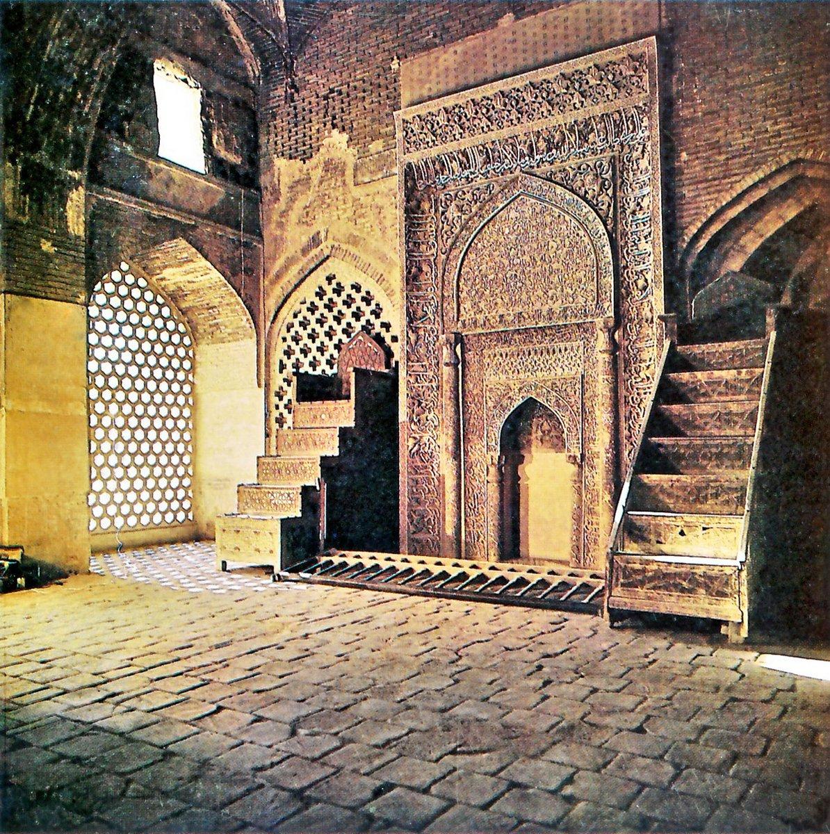 İsfahan Cuma Camii’nin 1310 yılında Olcaytu Han tarafından yaptırılan mihrabı
