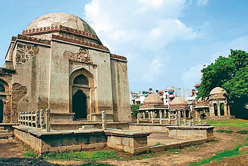 Fîrûz Şah Tuğluk’un Delhi dışındaki türbesi