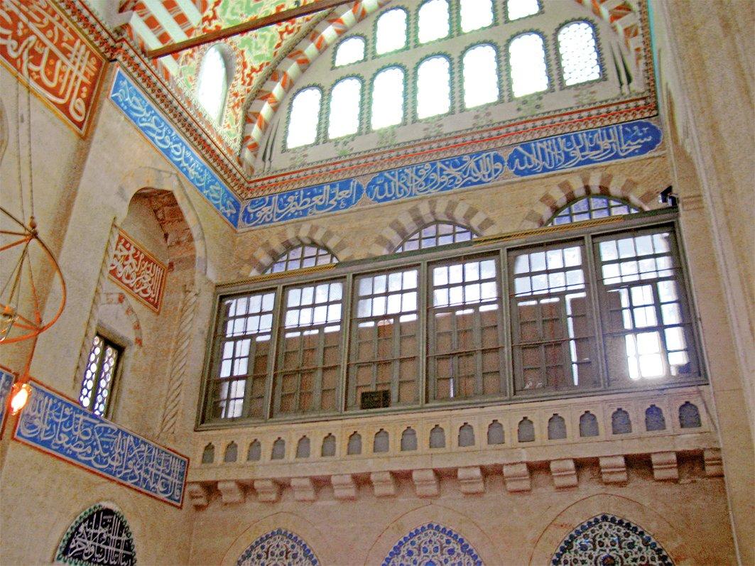 Edirne Selimiye Camii içinde kütüphanenin bulunduğu kısım