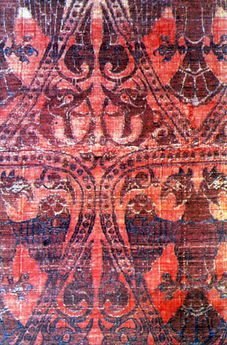 Selçuklu dönemine ait ipek kumaş(Berlin Kunstgewerbemuseum, nr. 81475)