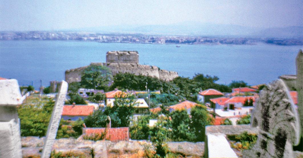 Çanakkale Boğazı ve Kilitbahir’in Eceabat’tan görünüşü