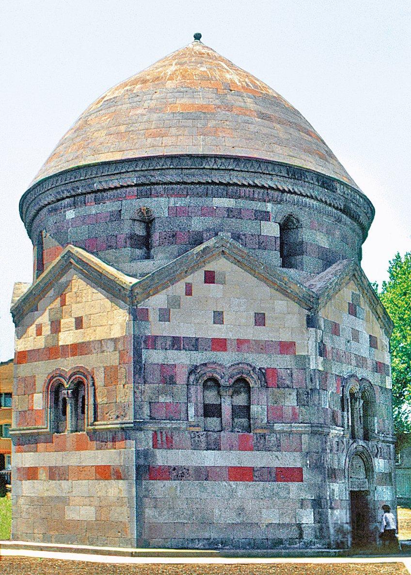 Erzurum’da İzzeddin Saltuk (Emîr Saltuk) Kümbeti