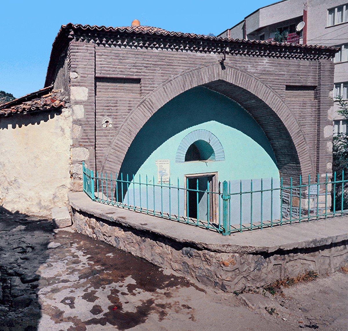 Yedi Kızlar Türbesi – Manisa