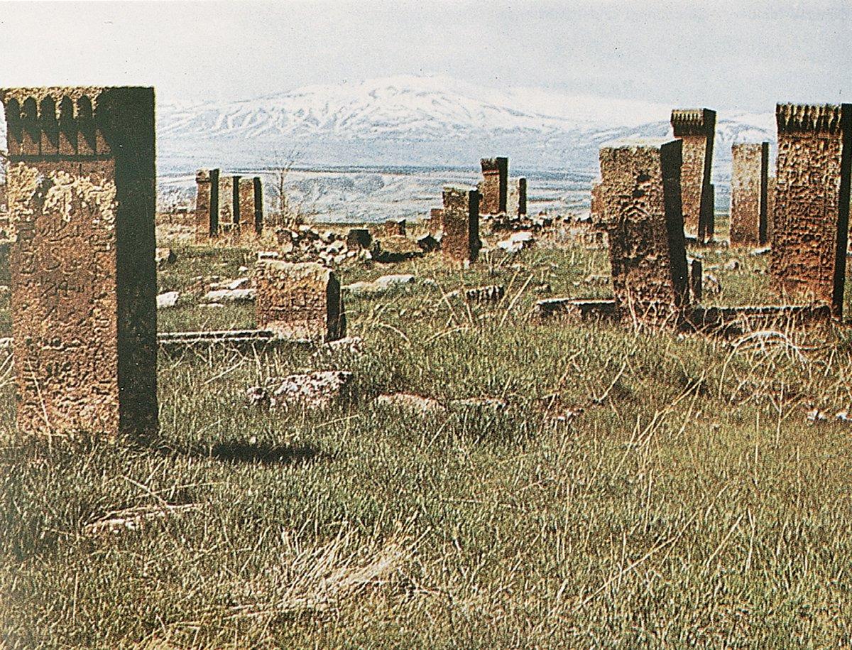 Ahlat Mezarlığı’ndan bir görünüş