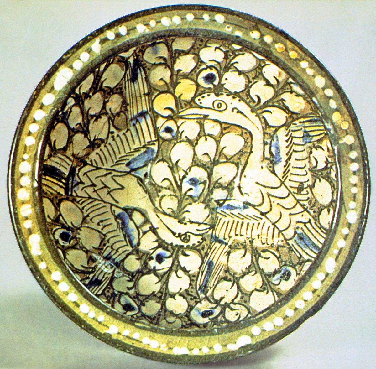 XIV. yüzyıla ait Sultanâbâd tipi seramik tabak (Düsseldorf Hetjens Museum)