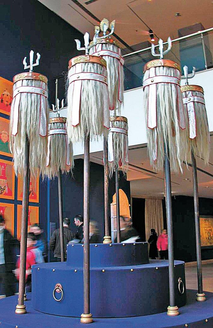 XIX. yüzyıla ait Moğol tuğları