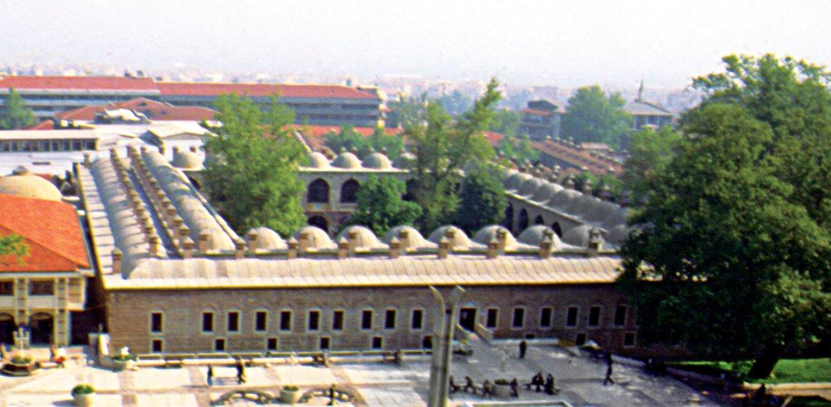 Büyük Çarşı’yı meydana getiren yapılardan Koza Hanı – Bursa
