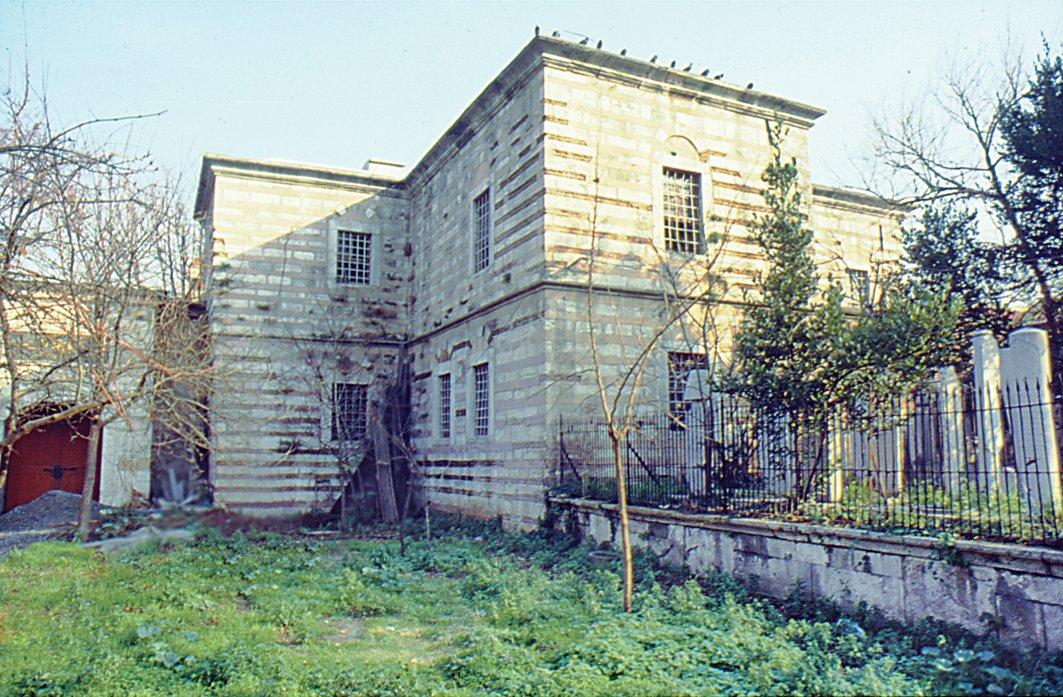 Nakşidil Sultan Sıbyan Mektebi ve hazîresi