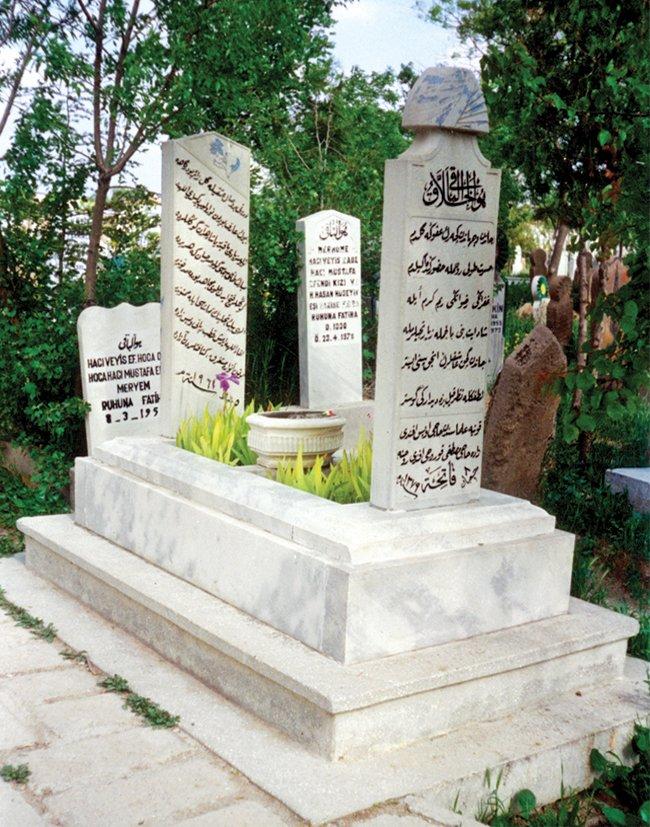 Hacıveyiszâde Mustafa’nın Üçler Kabristanı’ndaki mezarı – Konya