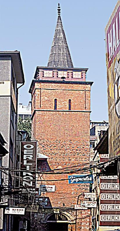 Arap Camii’nin minaresi