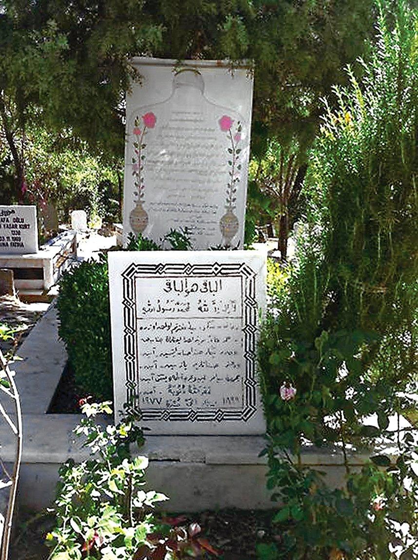 Ahmet Hüsrev Altınbaşak’ın mezarı