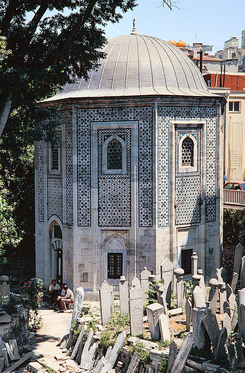 Mahmud Paşa Türbesi