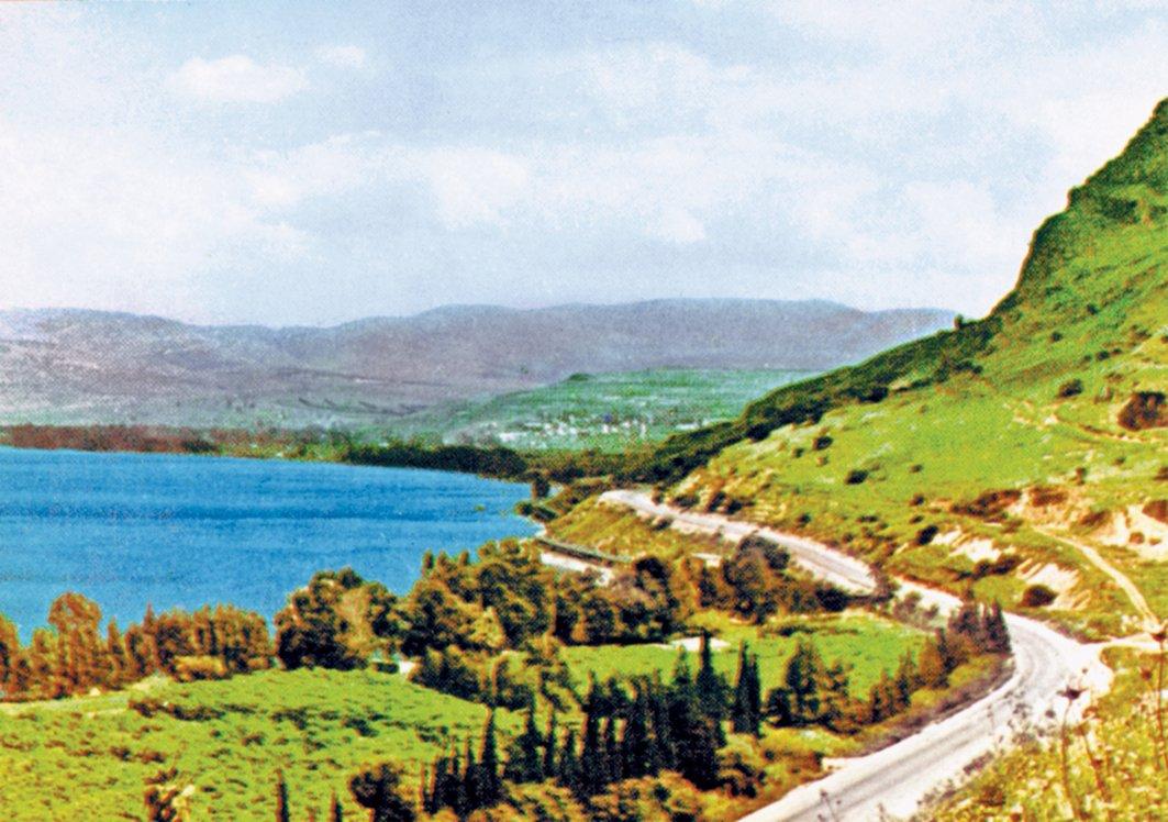 Taberiye gölü ve uzaktan şehrin görünüşü