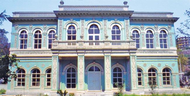 Batılı sanat akımları ile meydana getirilmiş yapılardan Tophane Kasrı – İstanbul