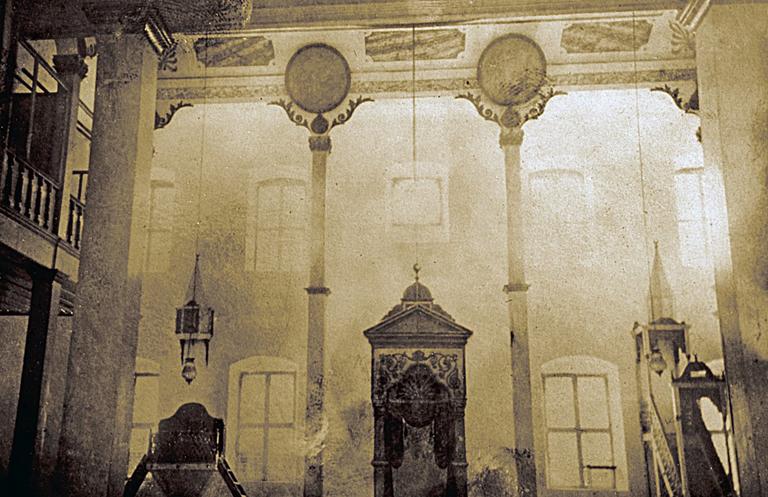 Hanya Mevlevîhânesi’nin mescid-semâhâne kısmının içinden bir görünüş (Mustafa Kara fotoğraf arşivi)