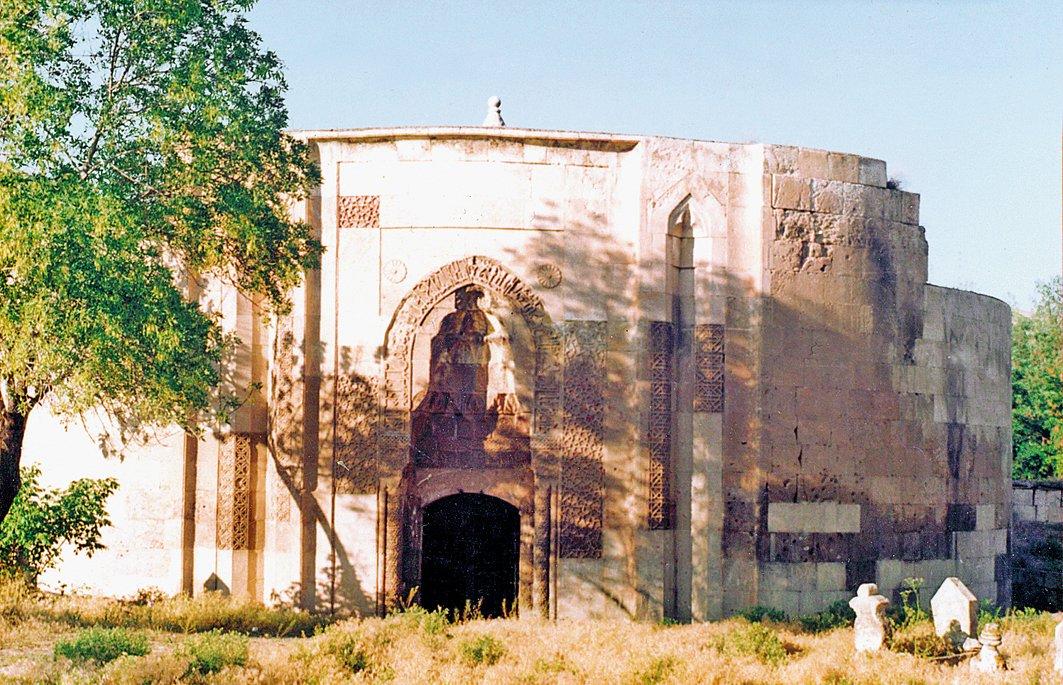 Tercan’da Mama Hatun Türbesi – Erzincan