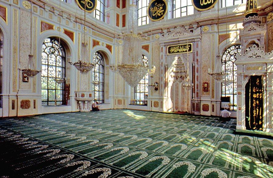 Ortaköy Camii’nin harim kısmından bir görünüş