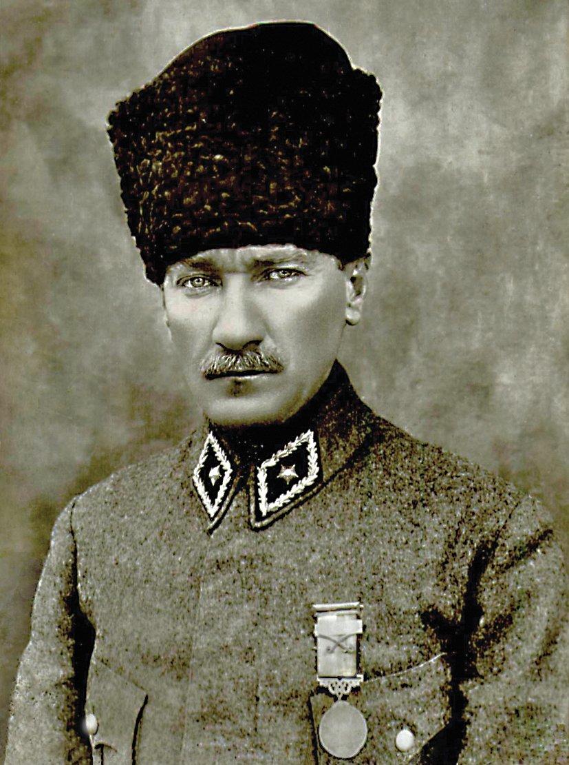 Türkiye Cumhuriyeti’nin kurucusuMustafa Kemal Atatürk Millî Mücadele yıllarında(TTK Kütüphanesi Fotoğraf Arşivi)