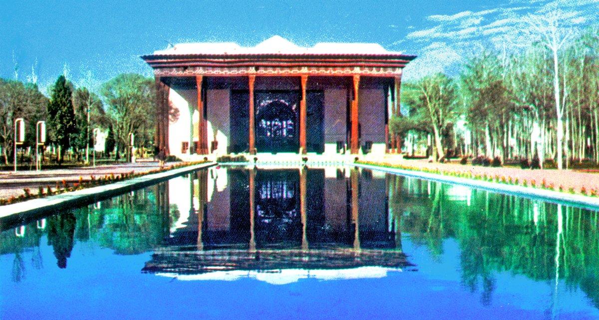 Şah II. Abbas devrine ait İsfahan Sarayı içindeki Çihilsütun Köşkü