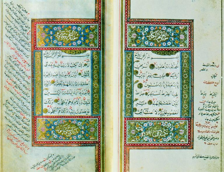 Ali el-Kārî hattı Kur’ân-ı Kerîm’den Fâtiha sûresi ile Bakara sûresinin ilk âyetleri (M. Uğur Derman koleksiyonu)