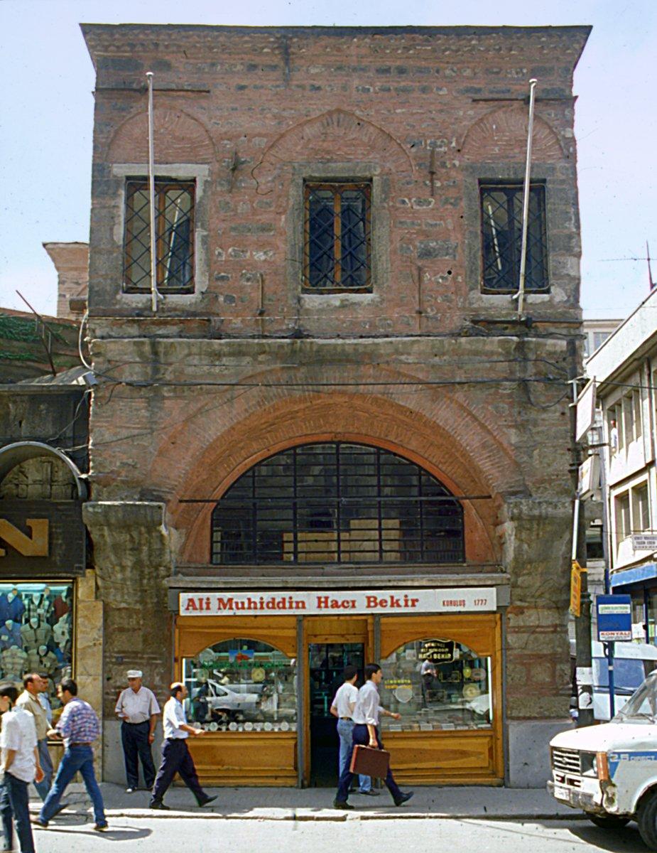 Eminönü’ndeki Hamidiye Kütüphanesi – Fatih/İstanbul