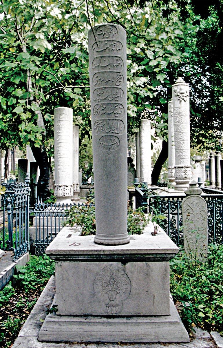 Kara Halil Efendi’nin Fâtih Camii hazîresindeki mezarı – Fatih/İstanbul