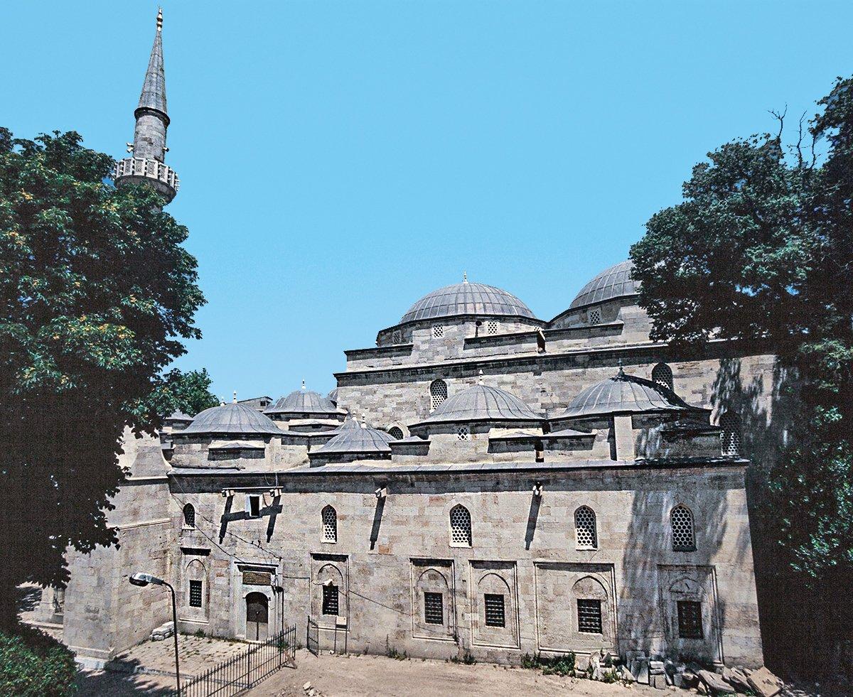 Eminönü’nde Mahmud Paşa Camii – Fatih/İstanbul
