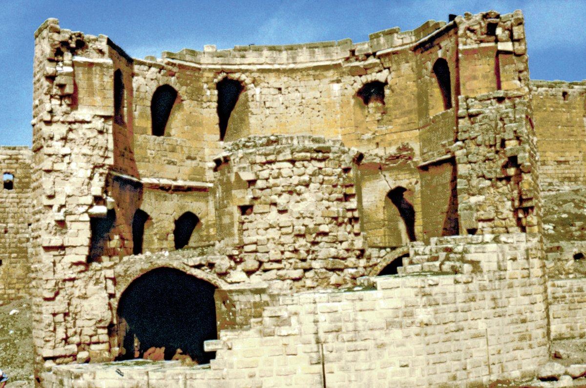 Harran Kalesi’nin batı kulesinin kalıntıları – Şanlıurfa