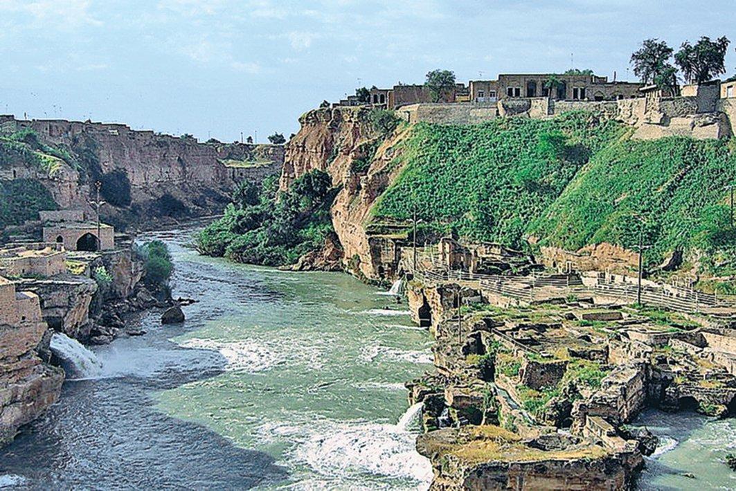 Şüşter’de Kârûn nehri üzerindeki su düşmeleri