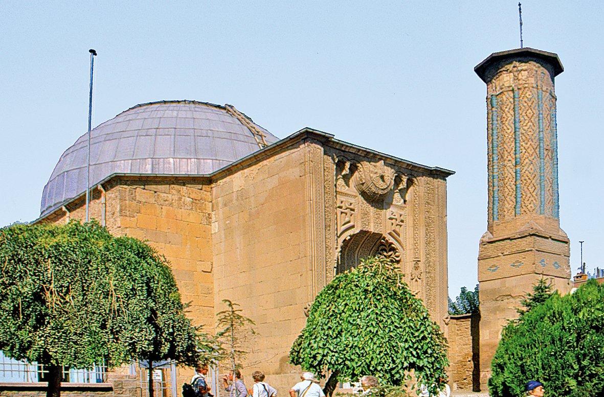 Sâhib Ata’nın inşa ettirdiği İnce Minareli Medrese – Konya